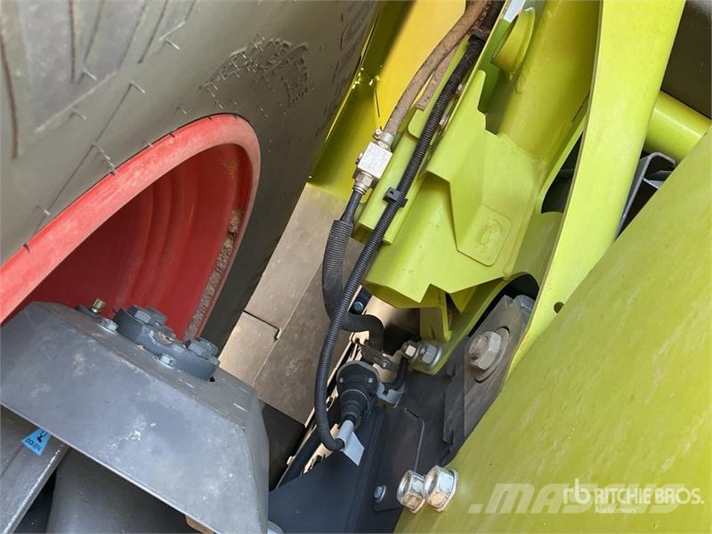 CLAAS XERION 4500 VC 4WD Tractor Traktori