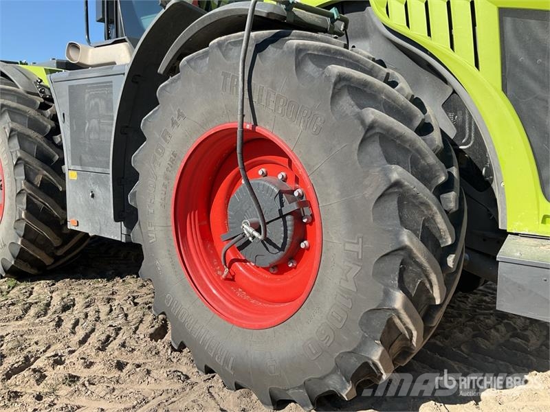 CLAAS XERION 4500 VC 4WD Tractor Traktori