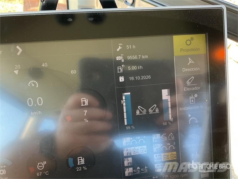 CLAAS XERION 4500 VC 4WD Tractor Traktori