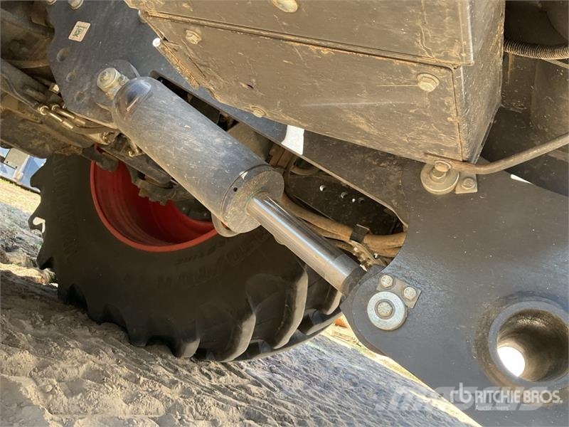 CLAAS XERION 4500 VC 4WD Tractor Traktori