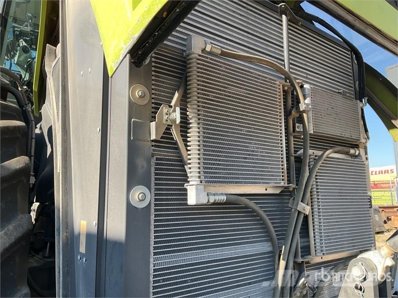 CLAAS XERION 4500 VC 4WD Tractor Traktori