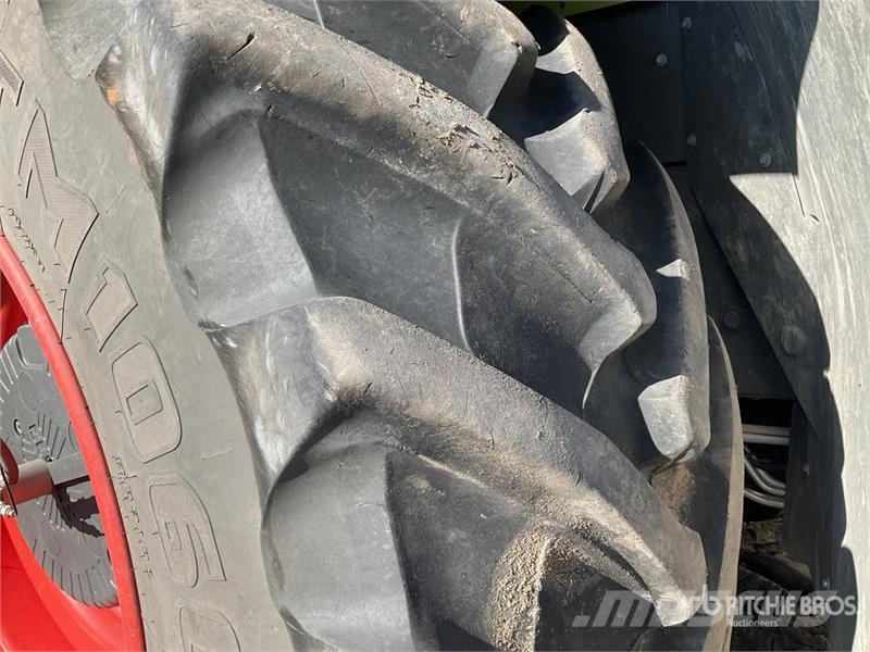 CLAAS XERION 4500 VC 4WD Tractor Traktori