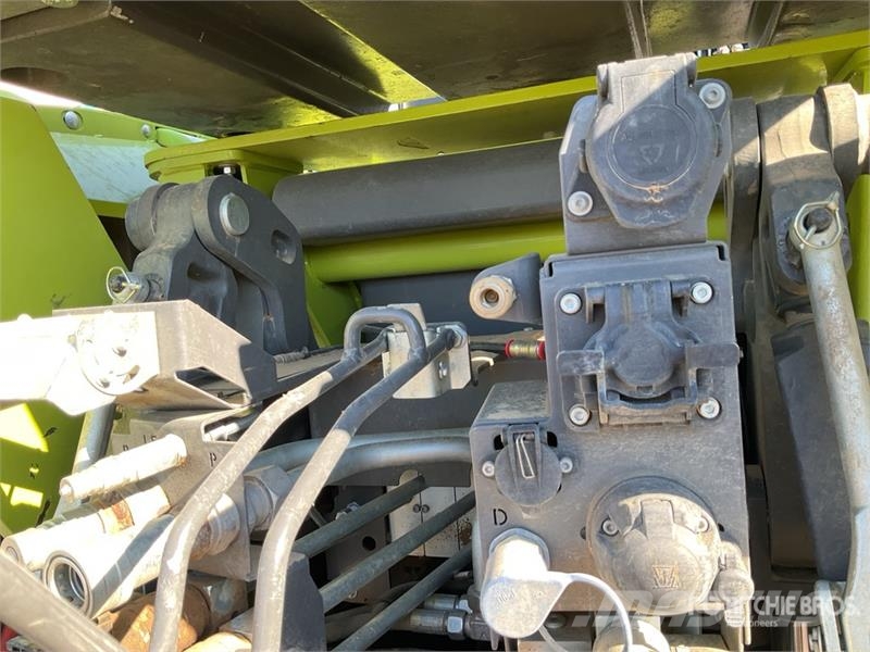 CLAAS XERION 4500 VC 4WD Tractor Traktori