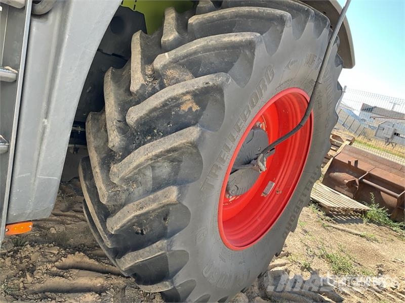 CLAAS XERION 4500 VC 4WD Tractor Traktori