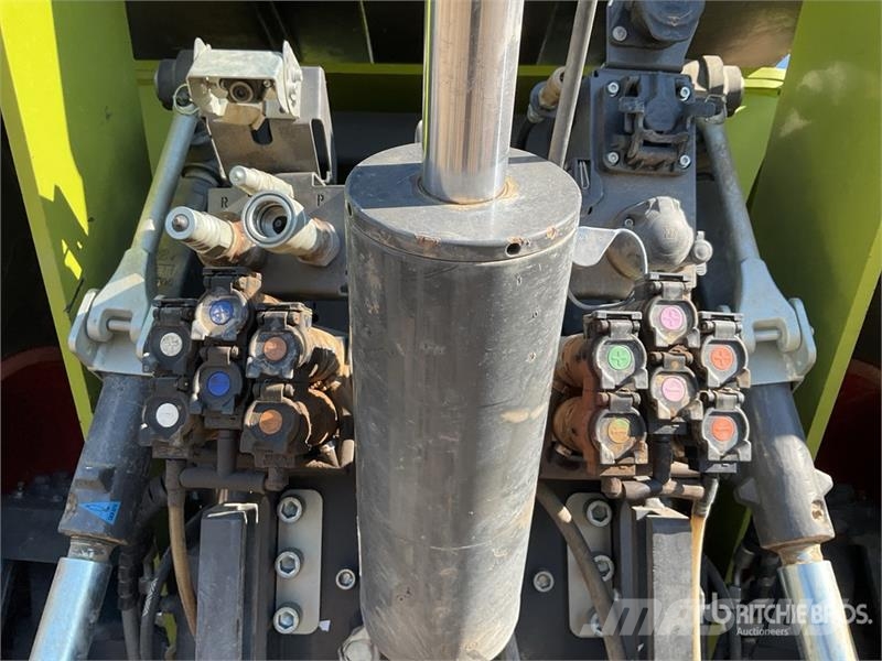CLAAS XERION 4500 VC 4WD Tractor Traktori