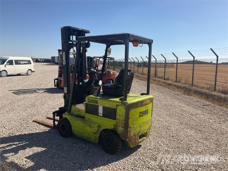 Clark EPG18 Electric Forklift (Inoperable) Empilhadores eléctricos