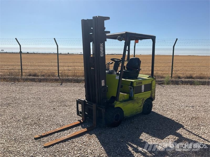 Clark EPG18 Electric Forklift (Inoperable) Empilhadores eléctricos
