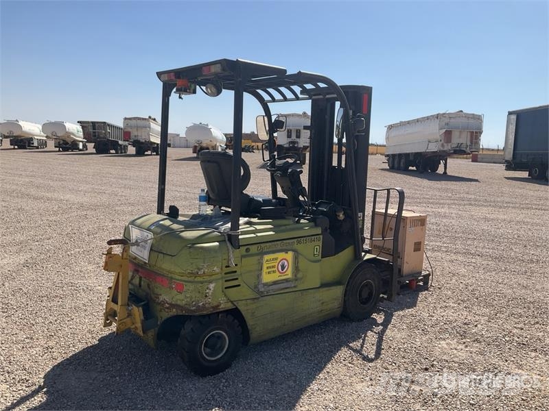 Clark GEX25 Electric Forklift バッテリーフォークリフト