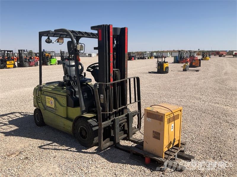Clark GEX25 Electric Forklift バッテリーフォークリフト
