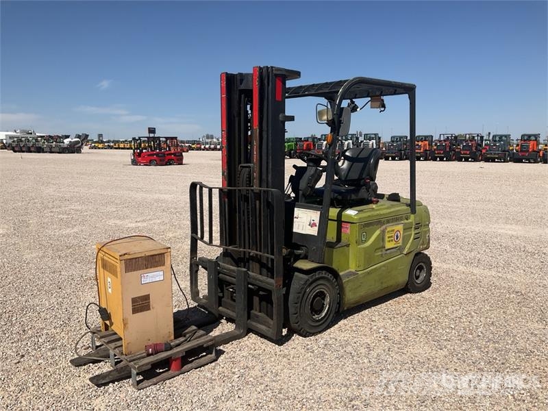Clark GEX25 Electric Forklift バッテリーフォークリフト