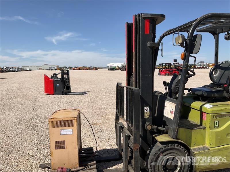 Clark GEX25 Electric Forklift バッテリーフォークリフト