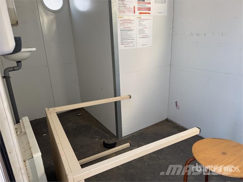 CNSE S/A Bungalow De Chantier Roadwork Cabin Alte remorci