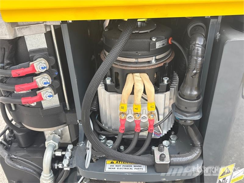 Combilift Combi-CS 2500 kg Electric Stacker Samopogonski ručni viljuškari