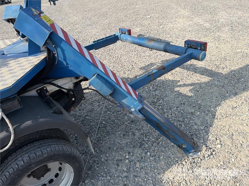 Comet S90 13 m on Piaggio Porter Bucket Truck LKW-Arbeitsbühnen