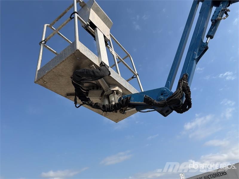 Comet S90 13 m on Piaggio Porter Bucket Truck LKW-Arbeitsbühnen