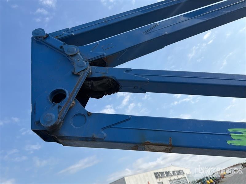 Comet S90 13 m on Piaggio Porter Bucket Truck LKW-Arbeitsbühnen