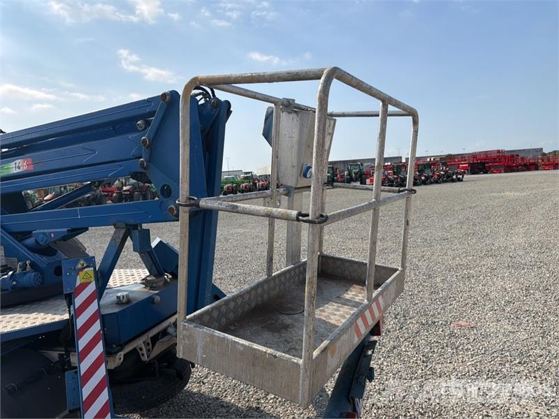 Comet S90 13 m on Piaggio Porter Bucket Truck LKW-Arbeitsbühnen