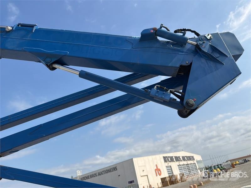 Comet S90 13 m on Piaggio Porter Bucket Truck LKW-Arbeitsbühnen