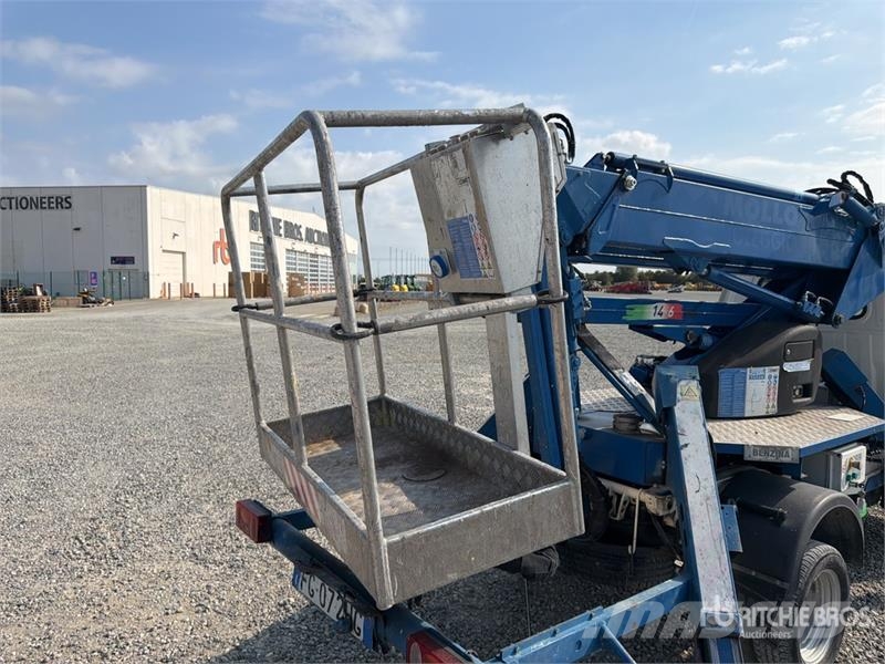 Comet S90 13 m on Piaggio Porter Bucket Truck LKW-Arbeitsbühnen