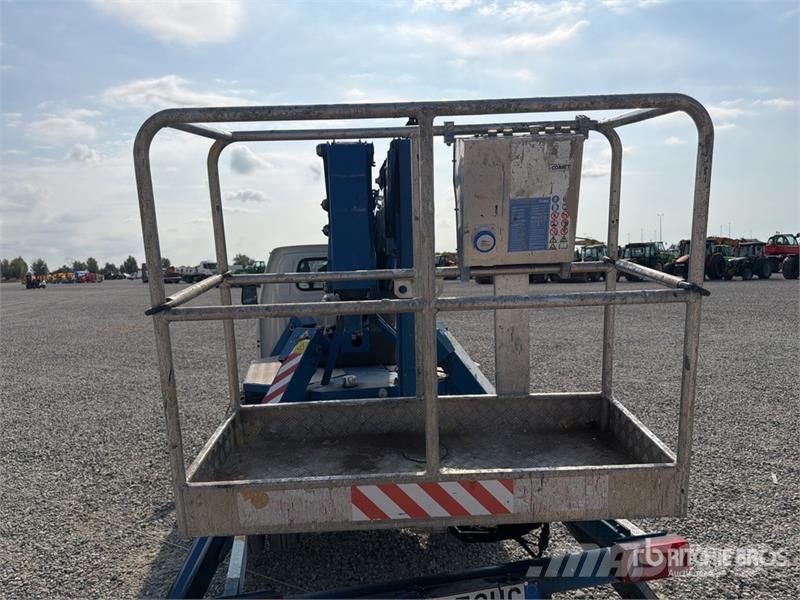 Comet S90 13 m on Piaggio Porter Bucket Truck LKW-Arbeitsbühnen