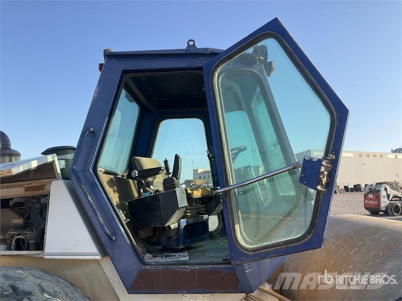 Compactor MV 616 DT Smooth Drum Walzenzüge