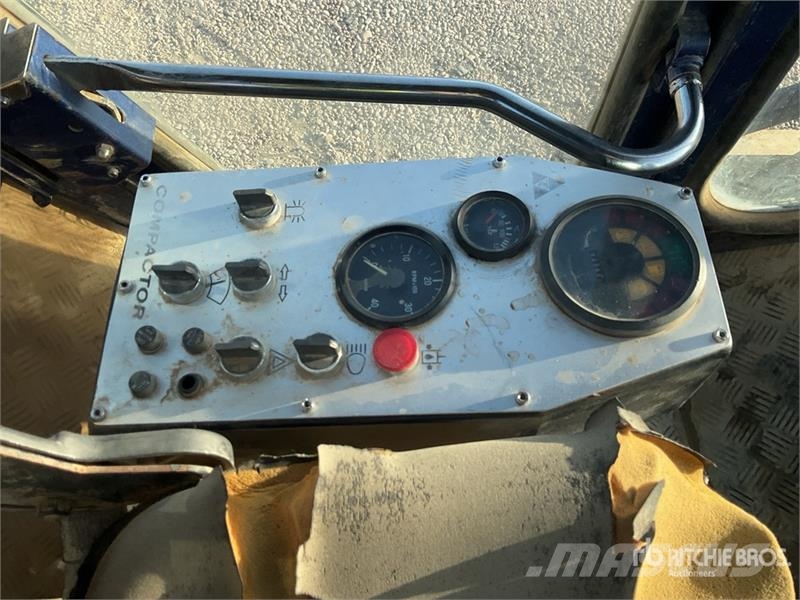 Compactor MV 616 DT Smooth Drum Walzenzüge
