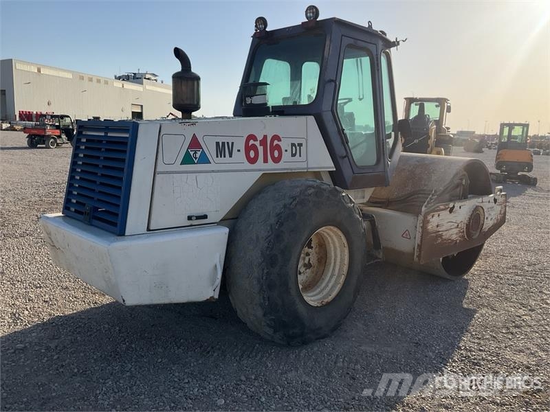 Compactor MV 616 DT Smooth Drum Walzenzüge