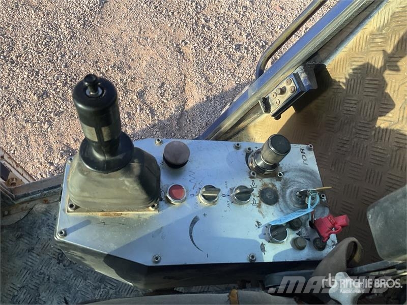 Compactor MV 616 DT Smooth Drum Walzenzüge