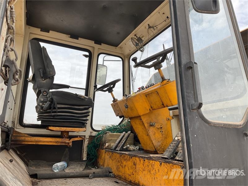 Corinsa CCH721 Pneumatic Roller Kolesni valjarji s pnevmatikami