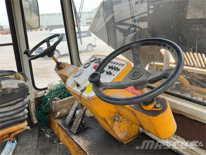 Corinsa CCH721 Pneumatic Roller Kolesni valjarji s pnevmatikami