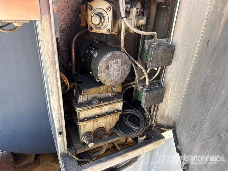  Cosmec CD90 Fuel Tank Kraftstoff- und Zusatzstoffbehälter