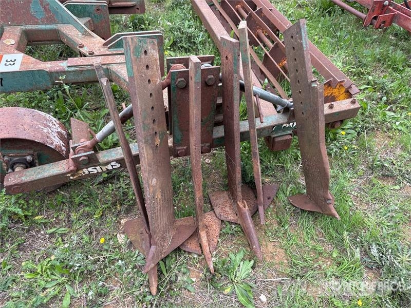 Cousins Vform Decompacteur 5 dents 2.2 m 3-Point Frame Sub Muud mullaharimismasinad ja tarvikud