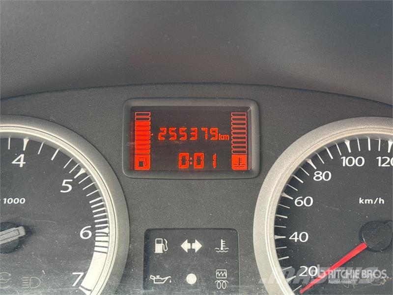 Dacia DUSTER 4WD SUV (Inoperable) سيارات