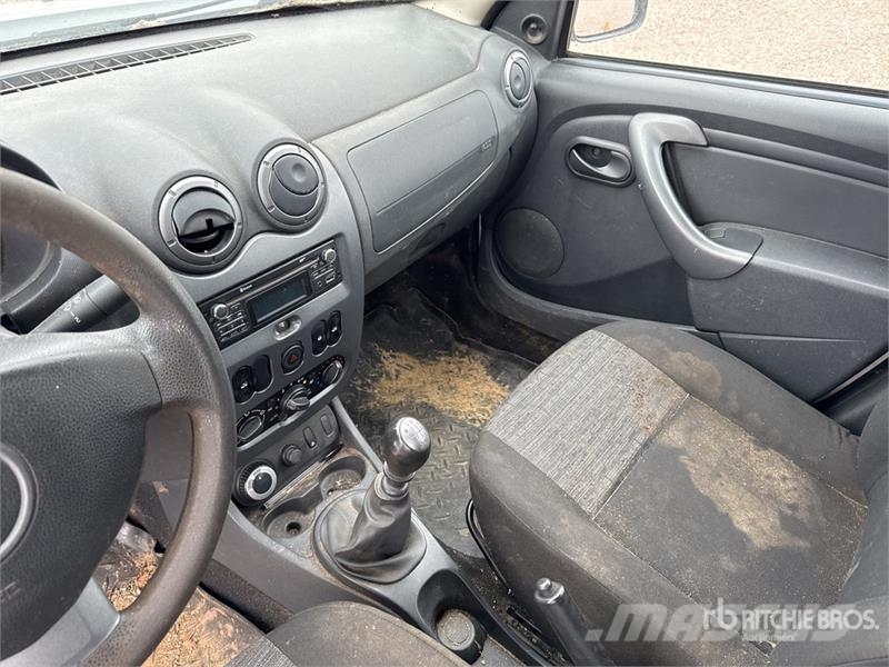 Dacia DUSTER 4WD SUV (Inoperable) Automobili