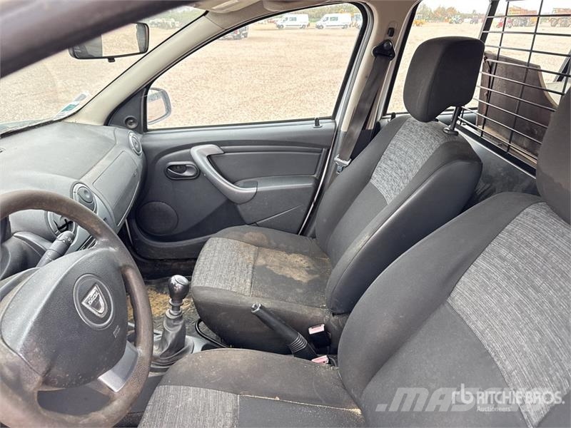 Dacia DUSTER 4WD SUV (Inoperable) Automobili