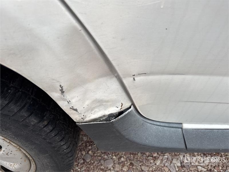 Dacia DUSTER 4WD SUV (Inoperable) Automobili
