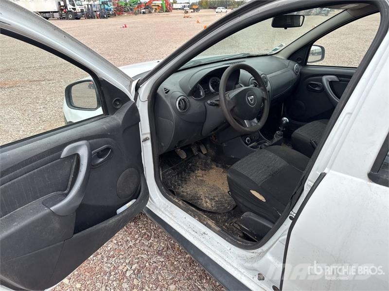 Dacia DUSTER 4WD SUV (Inoperable) Automobili