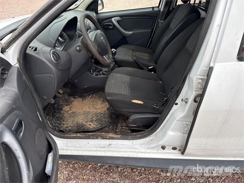Dacia DUSTER 4WD SUV (Inoperable) Automobili