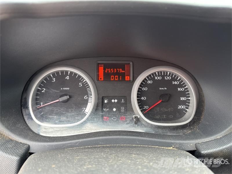 Dacia DUSTER 4WD SUV (Inoperable) سيارات