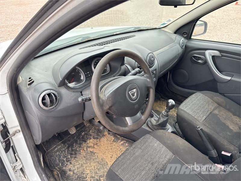 Dacia DUSTER 4WD SUV (Inoperable) Automobili