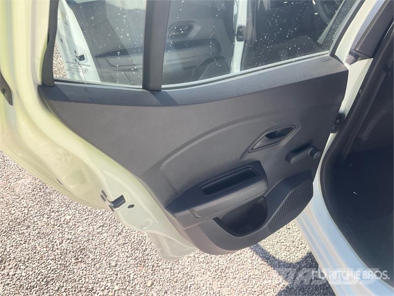 Dacia Sandero TCe 90 67 KW 1.0 Essential Automobile Sõiduautod