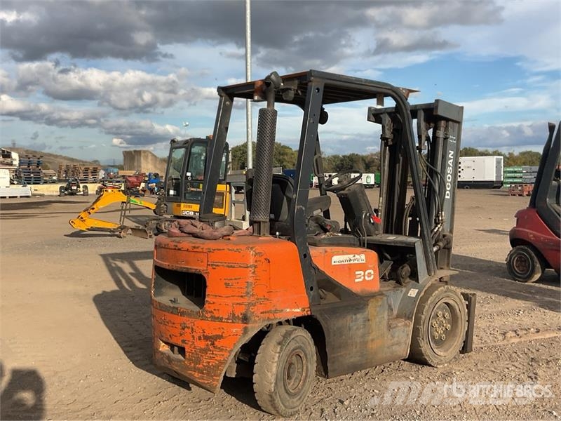 Daewoo D300 Kahveltõstukid - muud