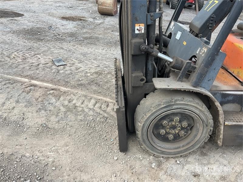 Daewoo D300 شاحنات ذات رافعات شوكية - أخرى
