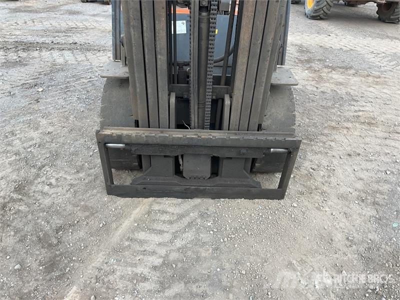 Daewoo D300 شاحنات ذات رافعات شوكية - أخرى