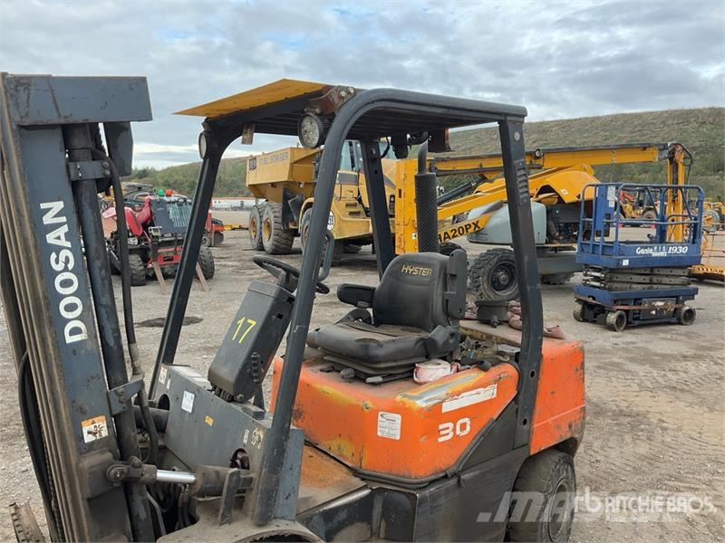 Daewoo D300 شاحنات ذات رافعات شوكية - أخرى
