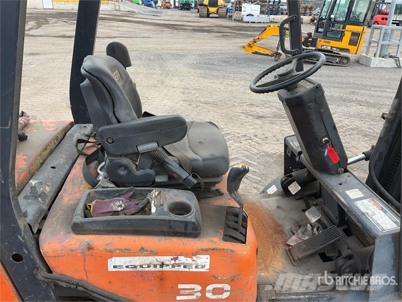 Daewoo D300 شاحنات ذات رافعات شوكية - أخرى