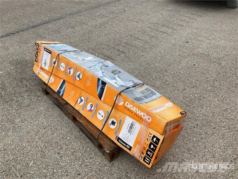 Daewoo of (2) Daewoo DABC430 Brush Cutter (Unused) Pļaujmašīnas/pašgājēji