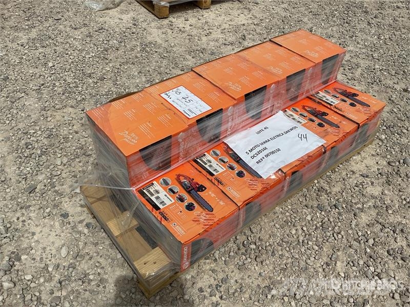 Daewoo of (5) Daewoo DCS2016E Chain Saw (Unused) Kettingzagen en bosmaaiers