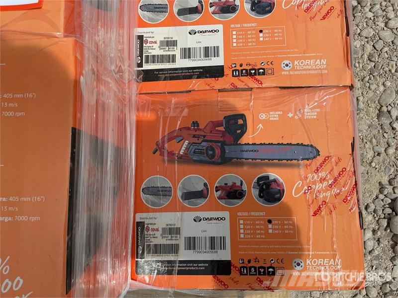 Daewoo of (5) Daewoo DCS2016E Chain Saw (Unused) Kettingzagen en bosmaaiers