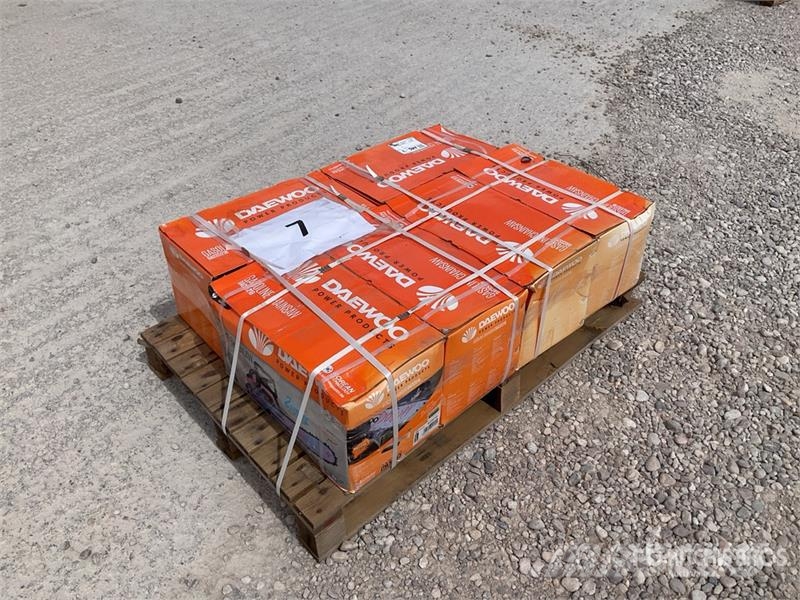 Daewoo of (6) Daewoo DACS5218 Chain Saw (Unused) Moottori- ja raivaussahat